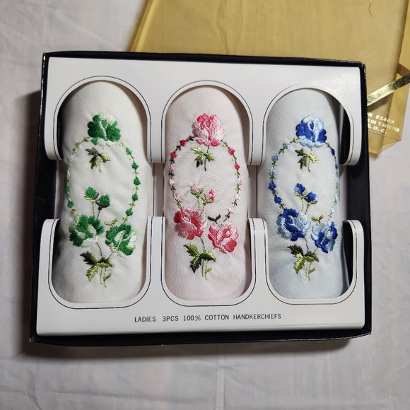 Vintage 3 Pack Floral Embroidered Cotton Handkerchiefs Set - Picture 5 of 5